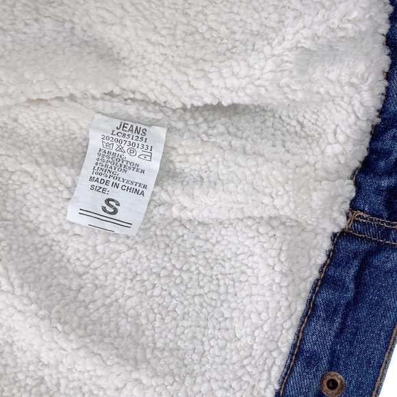 Denim Jacket Womens Small Sherpa Lined Trucker Distressed Fur Collar Cotton Poly - Picture 15 of 15